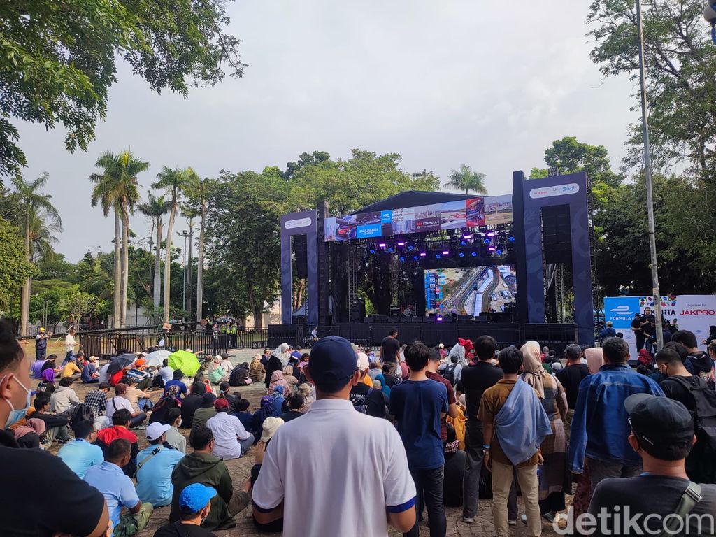 Suasana area penonton Formula E yang membeli tiket festival, di Ancol, Jakarta Utara, 4 Juni 2022. (Nahda RU/detikcom)