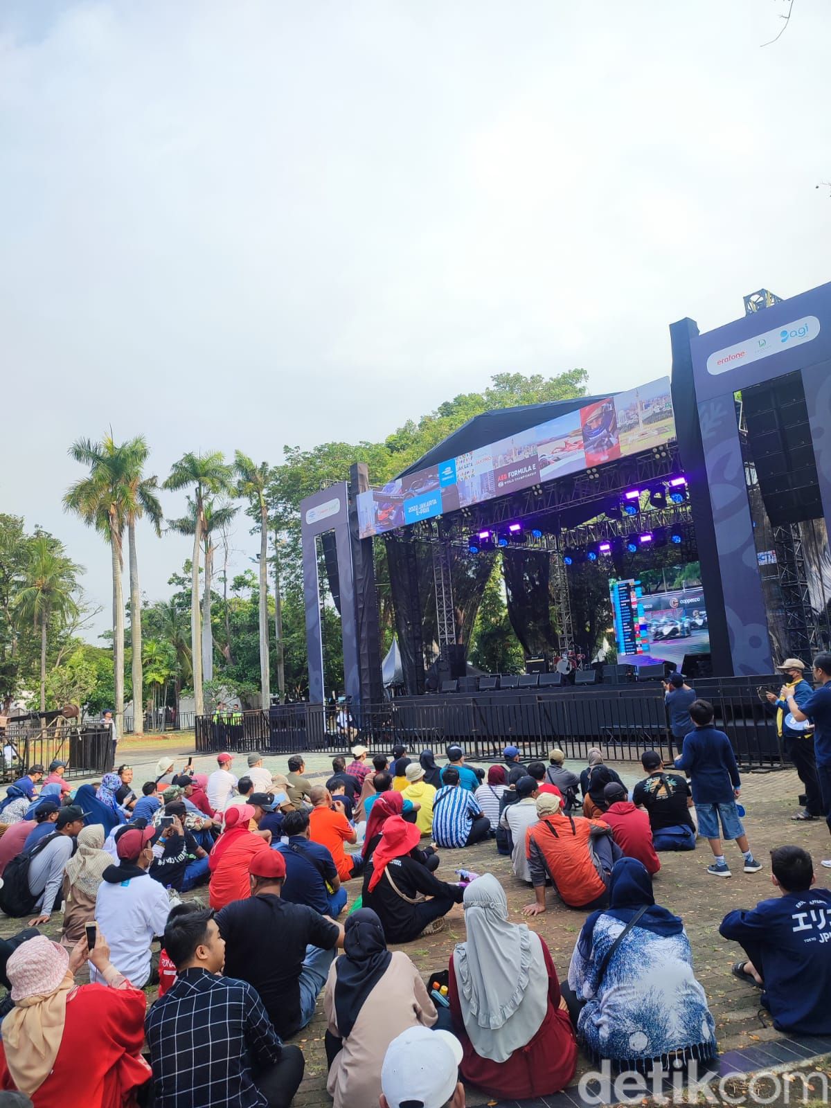 Suasana area penonton Formula E yang membeli tiket festival, di Ancol, Jakarta Utara, 4 Juni 2022. (Nahda RU/detikcom)