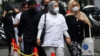Pantauan di lokasi, Sabtu (4/6/2022), hingga pukul 11.30 WIB, sejumlah tamu undangan sudah mulai berdatangan ke Gedung Pakuan yang merupakan rumah dinas Gubernur Jabar.