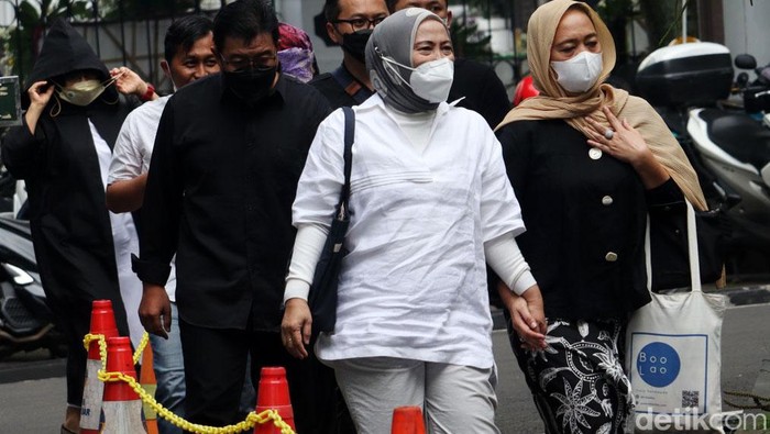Pengajian untuk anak sulung Ridwan Kamil, Emmeril Kahn Mumtadz akan digelar di Gedung Pakuan. Sejumlah tamu undangan pun sudah mulai berdatangan ke gedung tersebut.