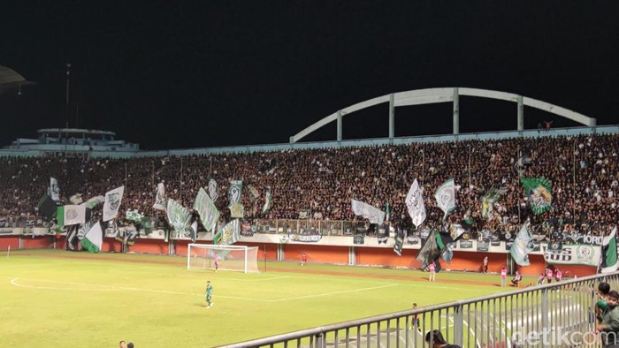 Suasana laga uji coba PSS Sleman vs Bali United di Stadion Maguwoharjo, Sleman, Sabtu (4/6/2022).
