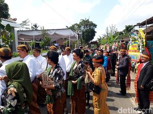 Ngunduh Mantu Unik di Boyolali, Tamu Undangan Kenakan Baju Adat Nusantara