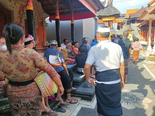 Suasana rumah duka korban bunuh diri di Penyaringan, Banjar Kangin Pecatu, Desa Pecatu Kecamatan Kuta Selatan, Badung, pada Sabtu (4/6/2022).