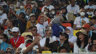 Potret Tribun Penonton Formula E Tak Membiru