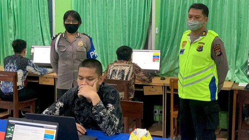 Suasana ujian akademik Catar Akpol Panda Polda NTT yang diwarnai dengan insiden listrik mati, Jumat (3/6/2022).