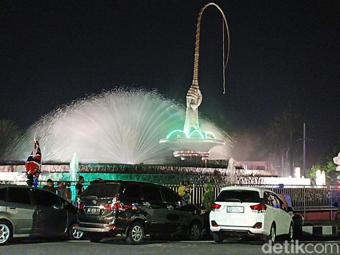 Taman Pecut Kota Blitar yang semakin cantik dengan air mancur warna-warni