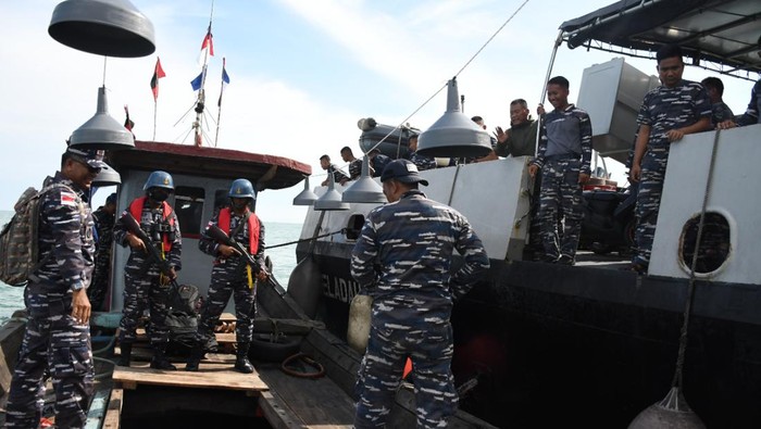 TNI AL menangkap kapal nelayan bawa PMI ilegal di Asahan