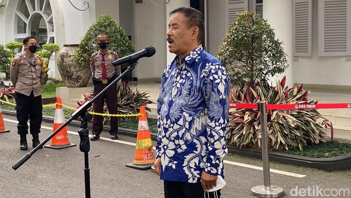 Umuh Muchtar saat datang ke Gedung Pakuan untuk bertakziah ke keluarga Ridwan Kamil.