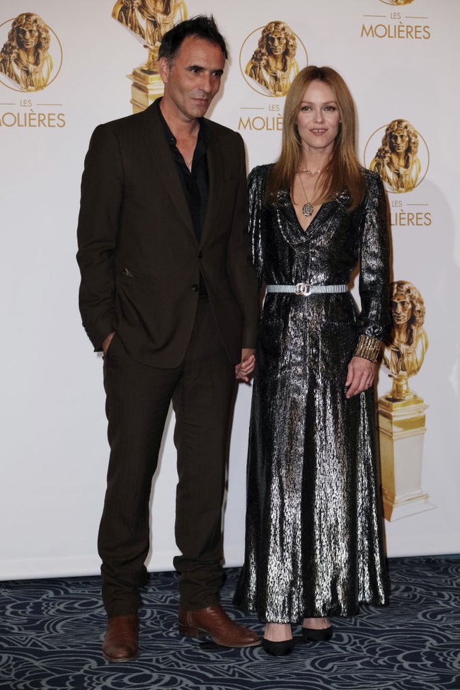 Wanita 49 tahun itu kini telah menikah dengan sutradara Prancis Samuel Benchetrit pada 2018. Mereka tinggal di sebuah kota kecil Saint-Simeon, Prancis. Foto: dok. Getty Images/WireImage/Laurent Viteur