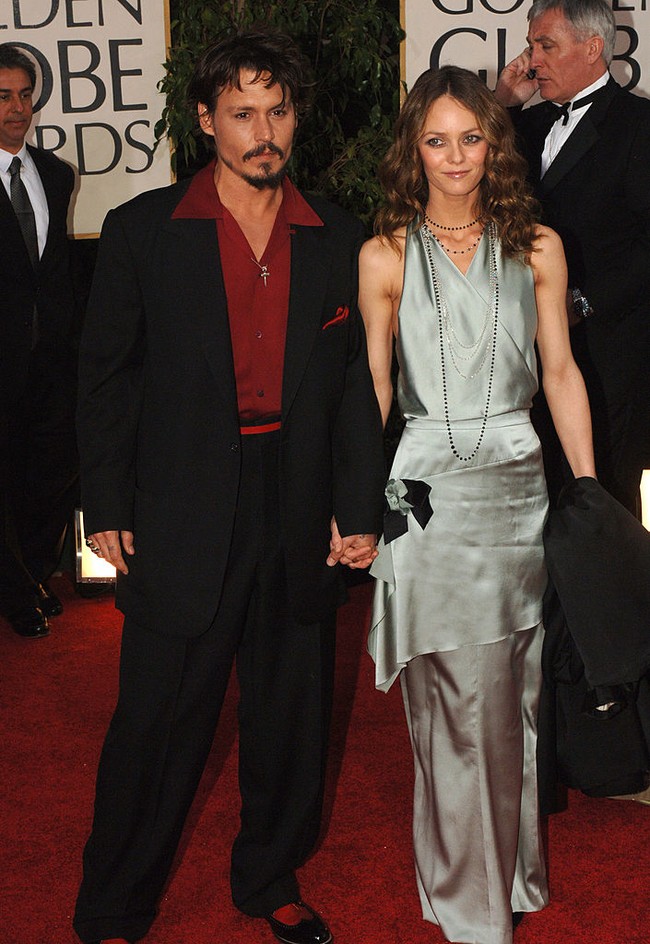 Terkait kasus KDRT yang dituduhkan Amber Heard ke Johnny Depp, Vanessa tidak percaya mantan kekasihnya melakukan tindakan fisik tersebut. “Johnny Depp adalah ayah dari dua orang anakku, dia orang yang sensitif dan penuh cinta,” ungkap Vanessa. Foto: dok. Getty Images/WireImage/Laurent Viteur