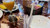 Wadahnya mungkin tidak begitu unik. Tetapi jika mengingat es cekek ini disajikan di restoran yang besar pastinya akan menjadi hal yang aneh. Foto: Reddit