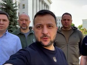 Zelensky Yakin Bisa Rebut Kembali Kota Yang Diduduki Rusia