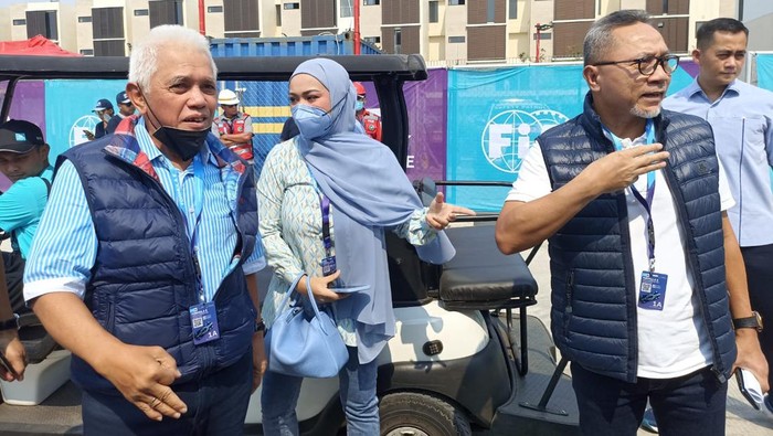 Zulkifli Hasan datang ke sirkuit Formula E bersama Hatta Rajasa (Tiara-detikcom)