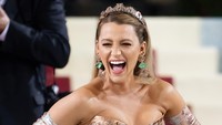 Penampilan Blake Lively di Met Gala 2022 jadi salah satu penampilan karpet merah ikonik tahun ini. (Foto: Gilbert Carrasquillo/Gilbert Carrasquillo)