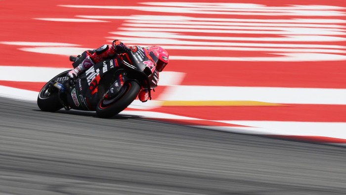 BARCELONA, SPAIN - JUNE 4: Aleix Espargaró of Spain and Aprilia Racing in action during the Moto GP Qualifying at Circuit de Barcelona-Catalunya on June 4, 2022 in Barcelona, Spain. (Photo by Joan Cros Garcia - Corbis/Corbis via Getty Images)