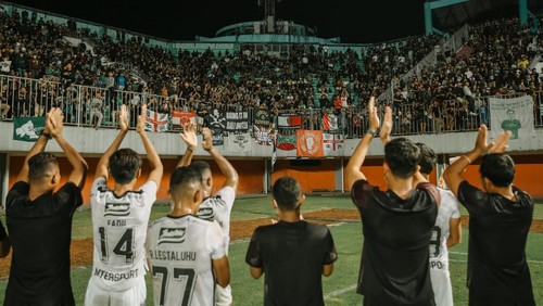 Anthem Ras Bangga, Bali United menggema di kandang PSS Sleman, Stadion Maguwoharjo, Sleman, Yogyakarta, Sabtu (4/6/2022) malam.