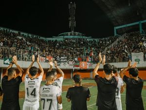 Menang Atas PSS Sleman, Suporter Nyanyikan Lagu Bali United di Stadion