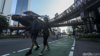 Pertama, mereka menyarankan traveler menikmati jalan kaki di sepanjang Jalan Sudirman dan Jalan Thamrin. (Rifkianto Nugroho/detikcom)