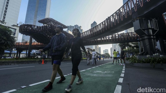 Warga Jakarta kembali menikmati hari bebas kendaraan bermotor (CFD) di Jalan Sudirman - Thamrin, Jakarta. Mereka pun tampak antusias.