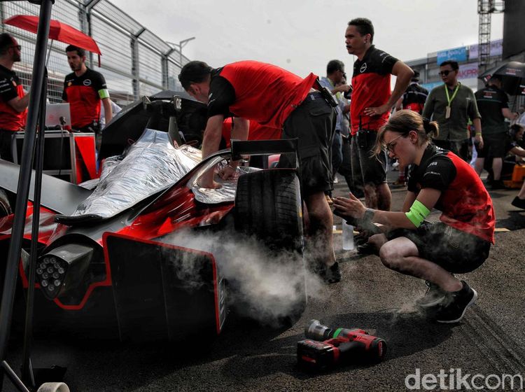 Begini Lho.. Kesibukan Teknisi di Balap Formula E Kemarin