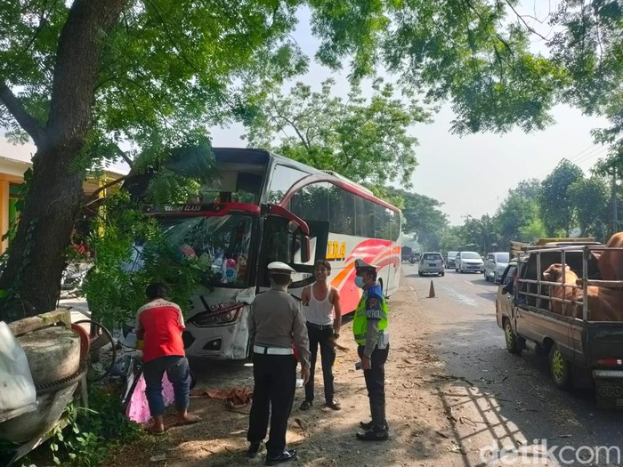 kecelakaan bus mira