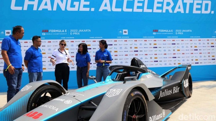 Dukungan untuk Formula E Jakarta dari Allianz Ajang balap Formula E Jakarta telah usai. Allianz Life Indonesia menjadi salah satu perusahaan yang mendukung ajang tersebut.