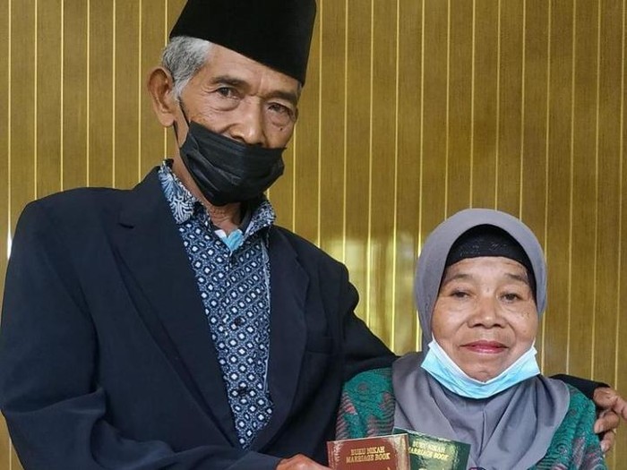 Foto nikah kakek 93 tahun dan nenek 71 tahun di Klaten, Jumat (3/6/2022) pekan lalu, yang diunggah akun Instagram @klatenkita.