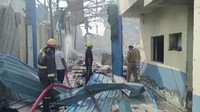 Kecelakaan itu terjadi setelah boiler meledak di fasilitas industri di Dhaulana, sekitar 60 kilometer dari New Delhi, kata juru bicara polisi Surendra Singh. ANI/Handout via REUTERS.