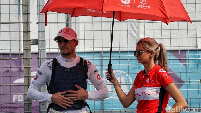 Ajang balap selalu menghadirkan gadis payung yang cantik-cantik. Tidak terkecuali di Formula E Jakarta.