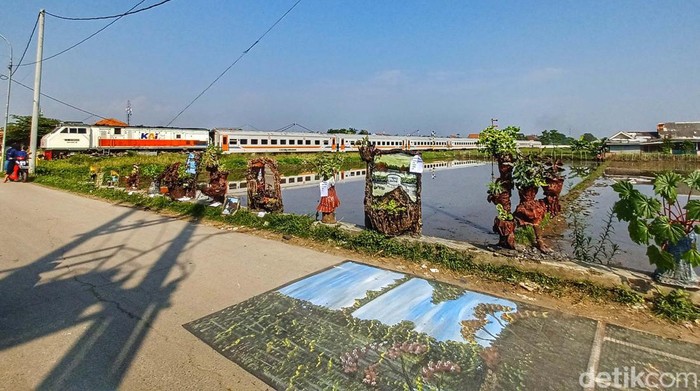 Karya Seni Ciamik dari Popok Bayi Bekas Mejang di Tepi Jalan Sebanyak 100 karya seni milik Pandi Mulyana (38) dipamerkan di pinggir jalan di Kabupaten Bandung. Karyanya itu berbahan dasar popok bayi bekas.