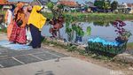 Karya Seni Ciamik dari Popok Bayi Bekas Mejang di Tepi Jalan