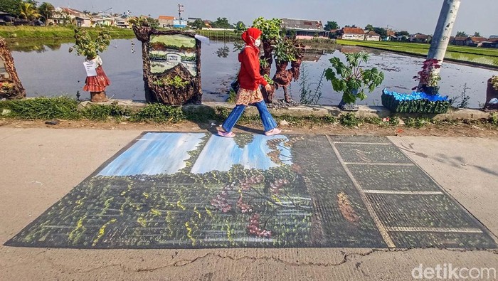 Karya Seni Ciamik dari Popok Bayi Bekas Mejang di Tepi Jalan Sebanyak 100 karya seni milik Pandi Mulyana (38) dipamerkan di pinggir jalan di Kabupaten Bandung. Karyanya itu berbahan dasar popok bayi bekas.
