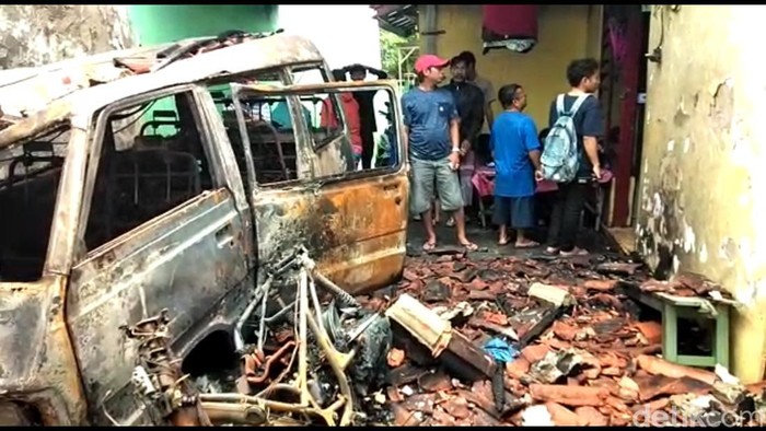 Kondisi rumah di Sampang usai dibakar