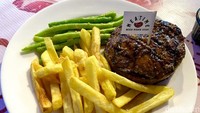 Menu favorit dari Meatime adalah Meltique Tenderloin Steak seharga Rp 88.000. Seporsinya menggunakan 200 gram daging dan tingkat kematangan steak juga bisa disesuaikan dengan selera. Foto: detikFood/Yenny Mustika Sari