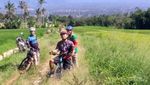 Gowes Menembus Hutan Pinus di Payakumbuh, Seru Abis!