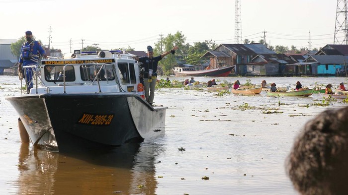 Menparekraf Sandiaga Kunjungi Desa Wisata Kubah Basiri Menteri Pariwisata dan Ekonomi Kreatif, Sandiaga Uno mengunjungi Desa Wisata Kubah Basiri, Banjarmasin. Desa ini masuk salah satu finalis ADWI 2022.