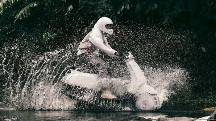 Modifikasi Vespa LX 125 bergaya retro rally look oleh Vespuci dan Hammerstout asal Bandung Modifikasi Vespa LX 125 bergaya retro rally look oleh Vespuci dan Hammerstout asal Bandung