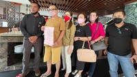 Selama menjalani penahanan di Rutan Polda Kalteng, kasus penggelapan yang dituduhkan dan menjeratnya itu berkasnya tak kunjung lengkap dan ditolak Jaksa hanya sampe P19. Menurut Direktur Reskrimum Polda Kalimantan Tengah, Kombespol Faisal Napitupulu membenarkan Hokkim telah keluar demi hukum, lantaran masa penahanan sudah habis, meski demikian kasus penggelapan sebagaimana pasal 372 KUHPidana masih berlanjut.