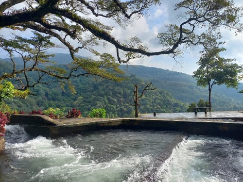 Obyek Wisata Gatep Lawas di Banjar Pebantenan, Desa Ambengan, Kecamatan Sukasada, Kabupaten Buleleng, Bali.
