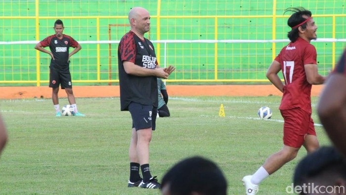 Pelatih PSM Makassar Bernardo Tavares di Stadion Gelora BJ Habibie Parepare.