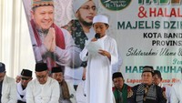 Ribuan masyarakat tampak antusias mengikuti kegiatan Tabligh Akbar dan santunan 400 anak yatim oleh Majelis Dzikir At-Thohir di Kota Bandar Lampung.