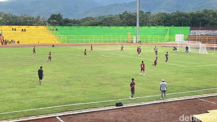 PSM Makassar latihan di Stadion Gelora BJ Habibie Parepare.