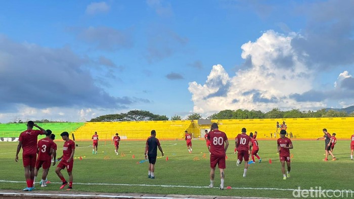PSM Makassar latihan di Stadion Gelora BJ Habibie Parepare.