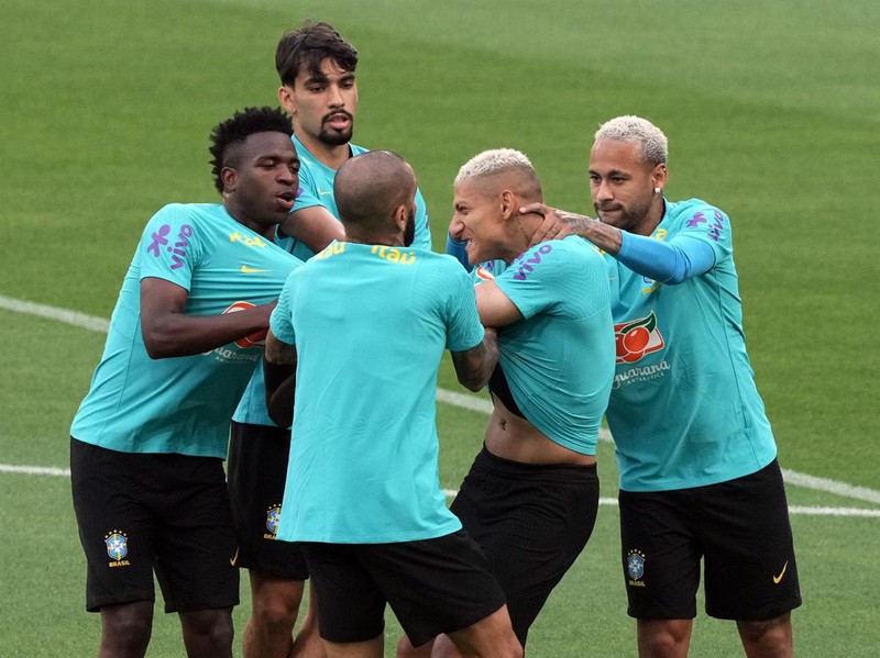 TOKYO, JAPAN - JUNE 04: (R-L) Neymar Jr. and Richarlison and Lucas Paqueta and Vinicius Jr of Brazil in action during a Brazil training session ahead of the international friendly against Japan at National Stadium on June 04, 2022 in Tokyo, Japan. (Photo by Koji Watanabe/Getty Images)