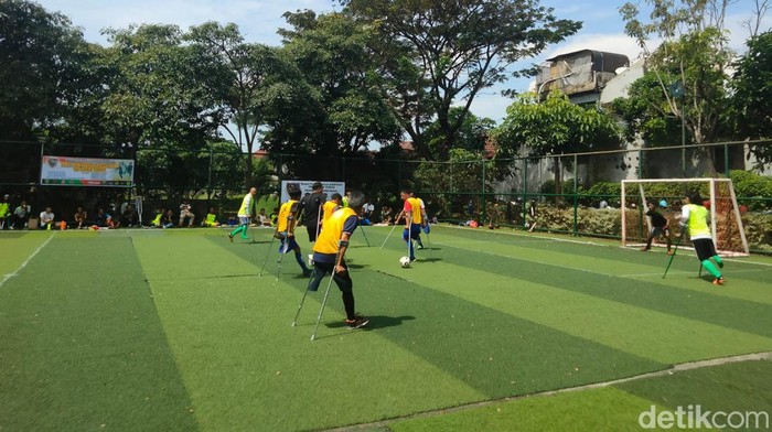 Sepak bola amputasi di Surabaya