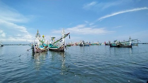 Suasana di Pelabuhan Perikanan Nusantara (PPN) Pengambengan, Minggu (5/6/2022). Cuaca buruk beberapa hari terakhir membuat banyak nelayan di Desa Pengambengan, Kecamatan Negara, Kabupaten Jembrana, Bali, memilih untuk tidak melaut.