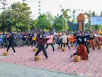 Flashmob Tari Boran Meriahkan Hari Jadi Kabupaten Lamongan