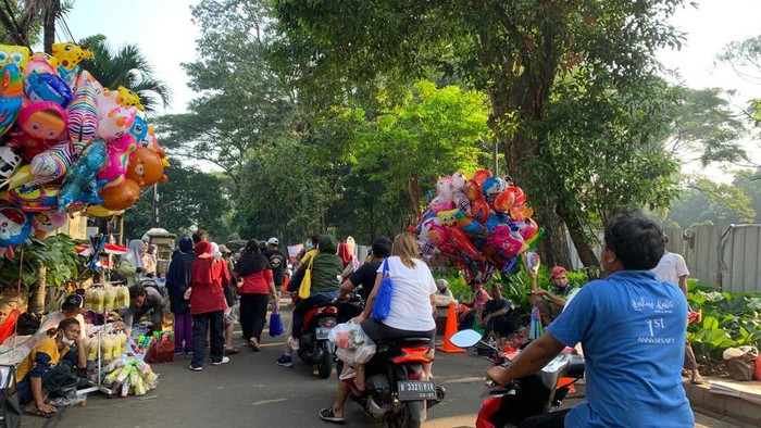 Warga dan Pedagang Kaki Lima Padati Tebet Eco Park (Mulia Budi-detikcom)
