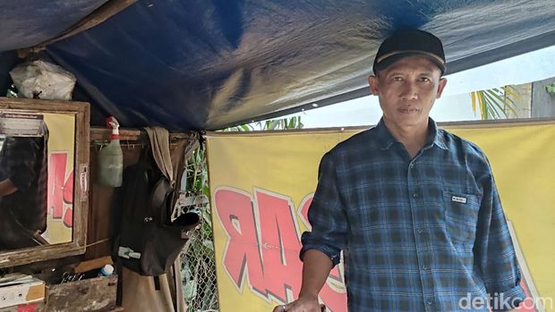 Yana Mulyana, tukang cukur hankai di Jl Malabar Bandung