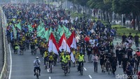 Greenpeace bersama Bike2Work mengadakan aksi dalam rangka memperingati Hari Lingkungan Hidup Sedunia yang diperingati setiap tanggal 5 Juni itu untuk mendorong agar sepeda menjadi solusi pembangunan rendah karbon dan Jakarta menjadi kota ramah pesepeda.